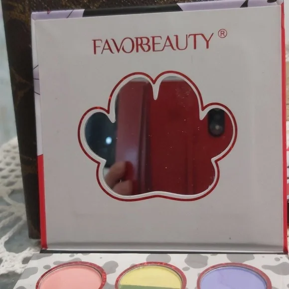 Eyeshadow - Picture 2 of 8